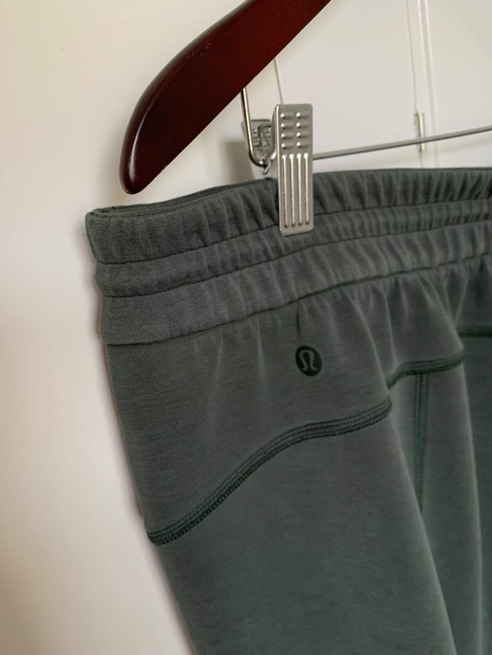 Lululemon soft stream women’s pants size 16 with 30” inseam in Olive green - Picture 7 of 8